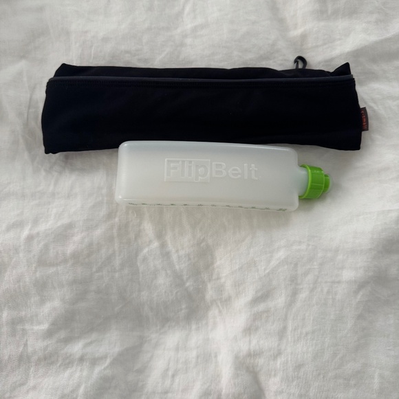 FlipBelt Classic Running Belt - Picture 1 of 2